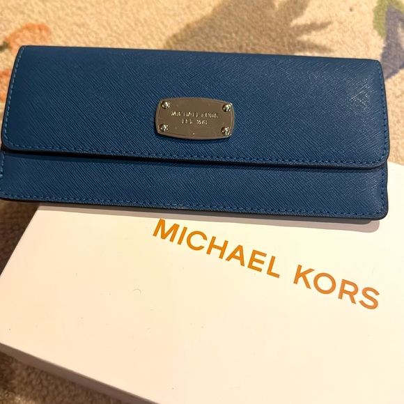MICHAEL Michael Kors Handbags - Michael Kors 🩵 Blue Women’s Wallet 💳 😍